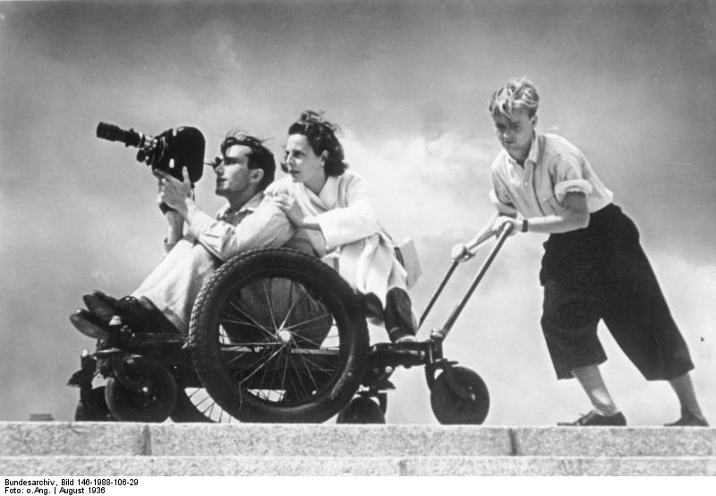 http://www.frauen-genial.de/pics/abenteuer-und-entdeckungen/02-01-03-Leni-Riefenstahl-archiv.jpg